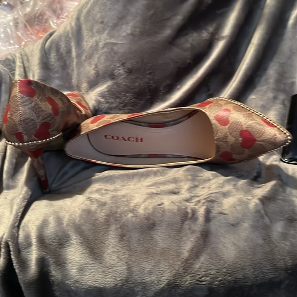 Coach shoes with red hearts 9 1/2 3 inches - Picture 5 of 6